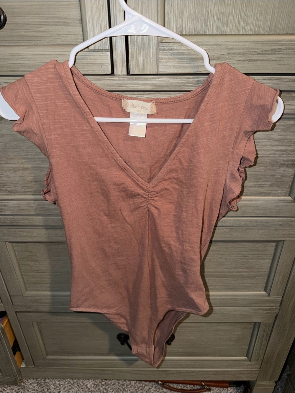 Altar'd State Mauve V-Neck Ruffle Sleeve Bodysuit